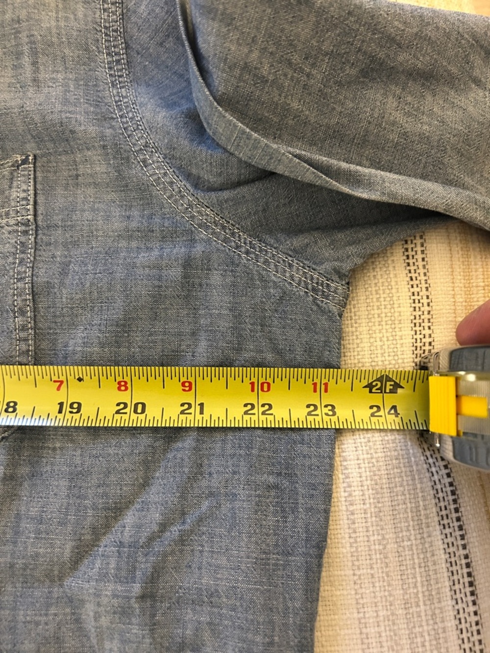 GAP Men's Chambray Blue Button-Down Shirt Lightweight Jean - Picture 6 of 6